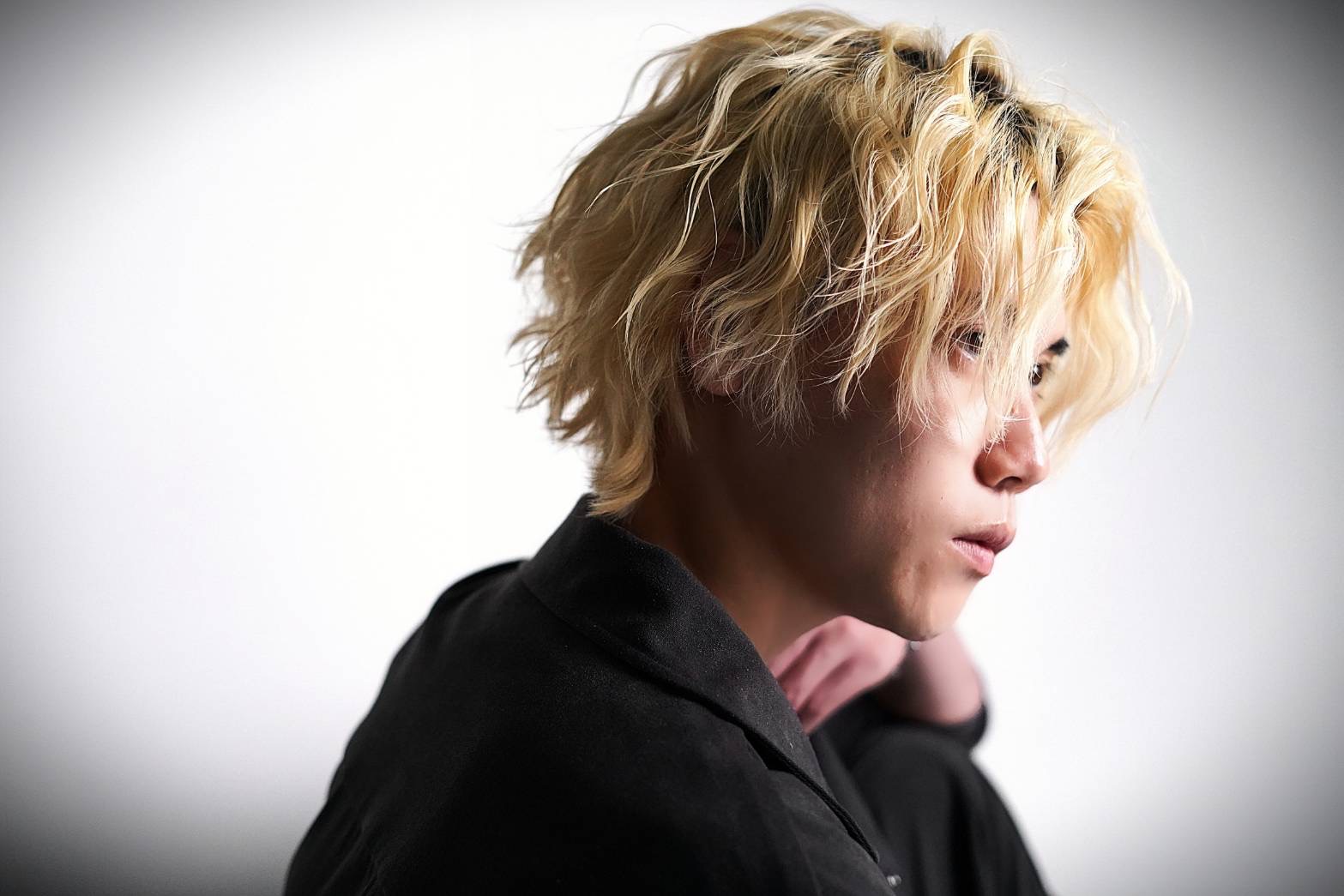 【2025年最新】メンズパーマのトレンド12選｜直毛でもキマる人気ヘアスタイル】